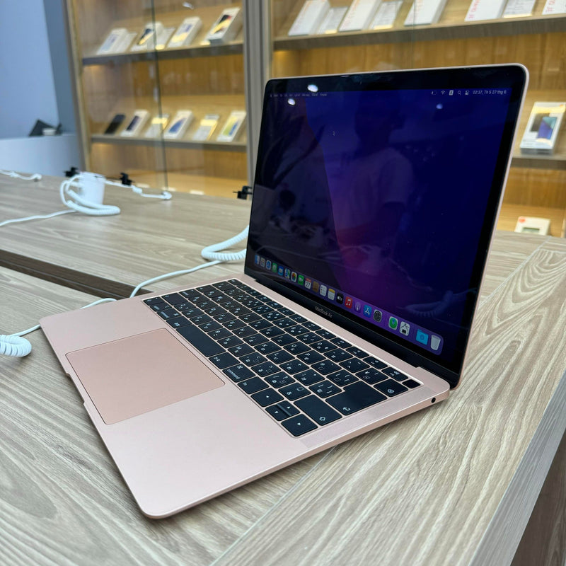 Macbook Air 2019 13.3in Gold Intel Core i5/RAM 8GB/SSD 256GB 99% Sạc 139 lần BPTN